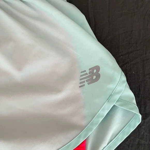 New balance shorts - Picture 2 of 3
